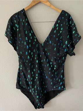 NWT Byinns Women’s V-neck One piece Swimsuit Size XXL